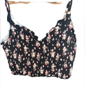Ivy and Main floral top size medium. Tilly’s